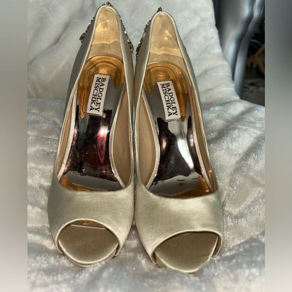 Badgley Mischka Kiara Ivory Satin Peep Toe Pumps EUC - Picture 7 of 10